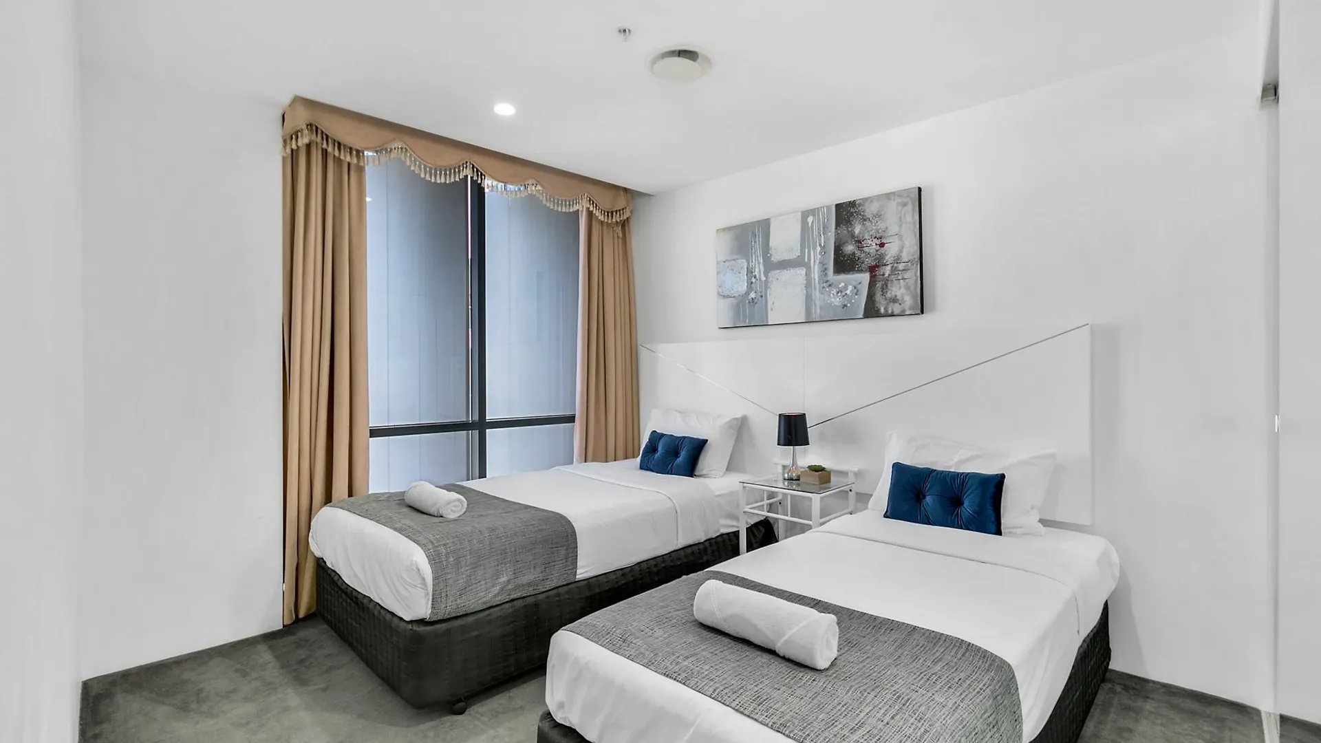 Circle On Cavill - We Accommodate Surfers Paradise Appartamento