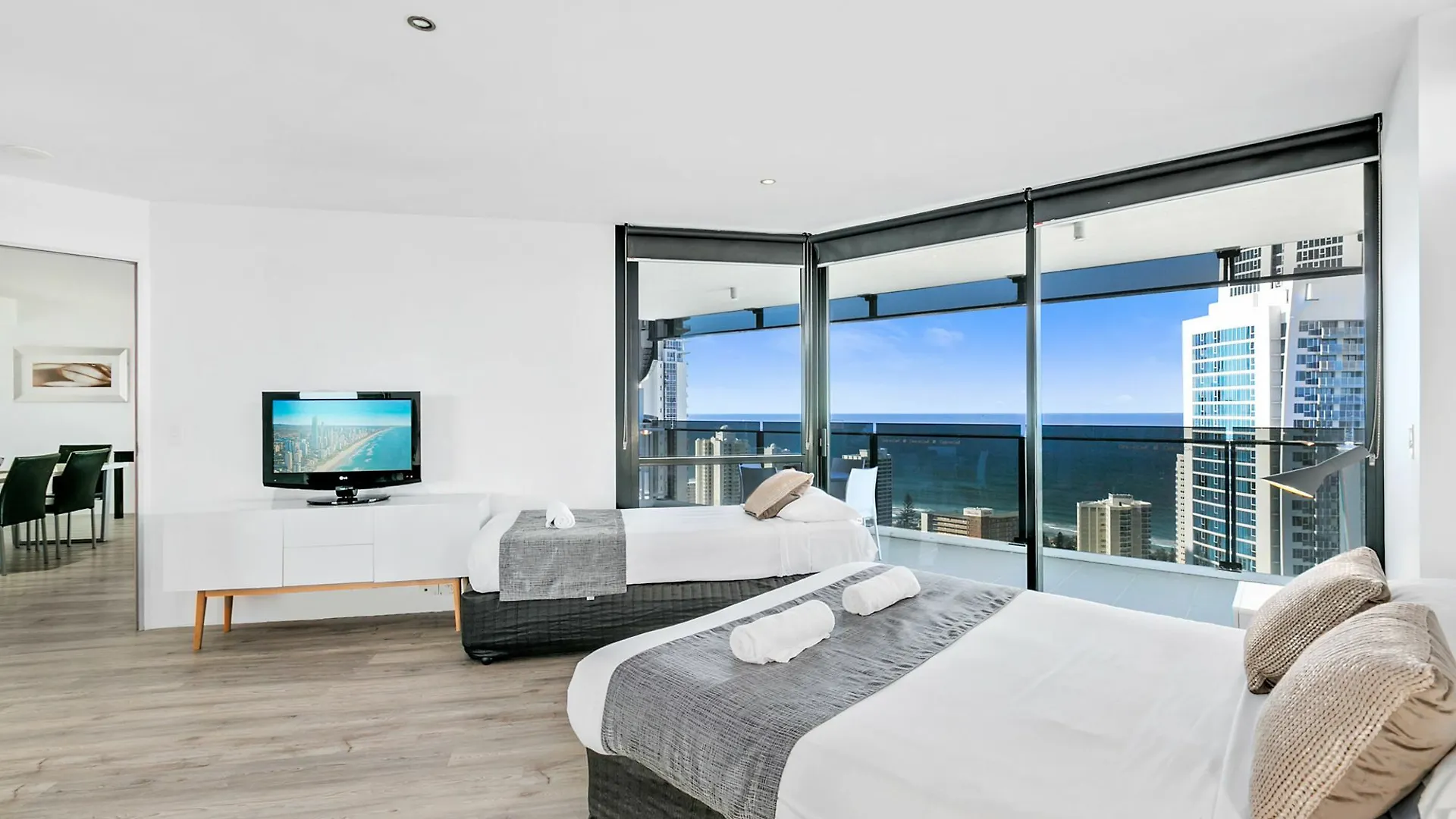 Circle On Cavill - We Accommodate Surfers Paradise