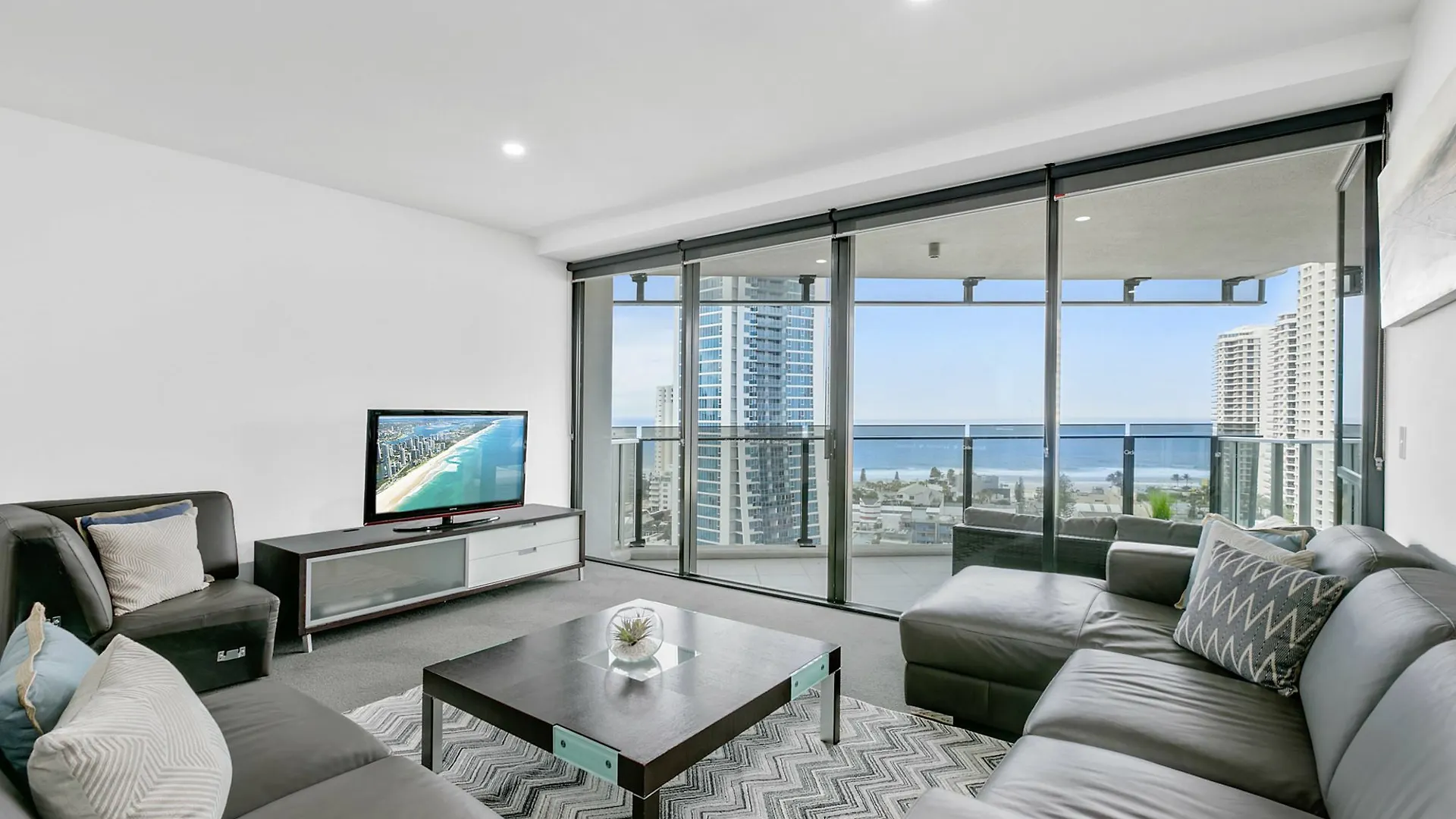 Circle On Cavill - We Accommodate Surfers Paradise