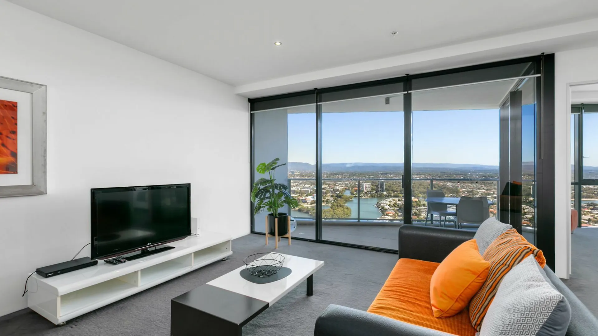 Circle On Cavill - We Accommodate Surfers Paradise Australia
