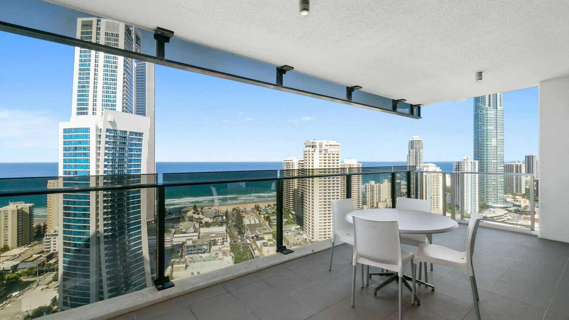 Circle On Cavill - We Accommodate Surfers Paradise Australia
