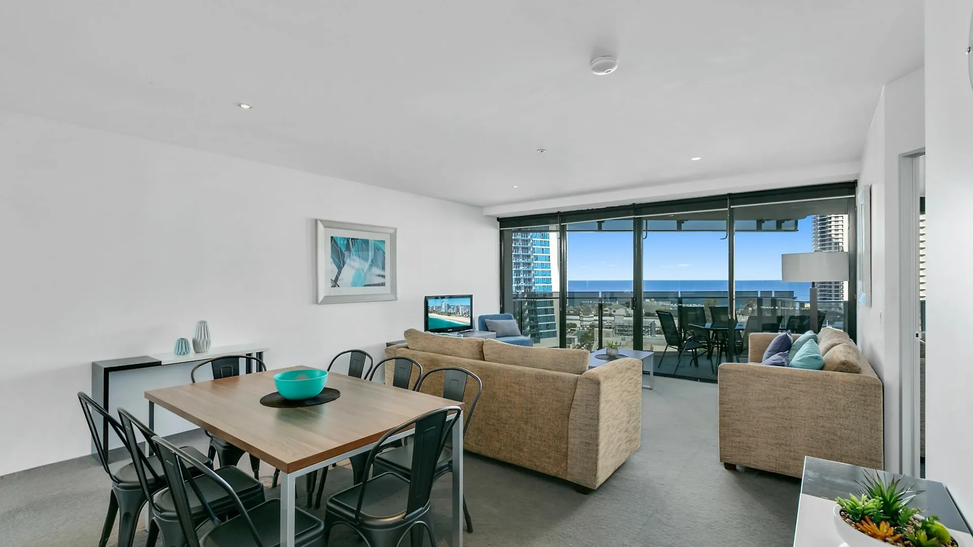 Circle On Cavill - We Accommodate Surfers Paradise