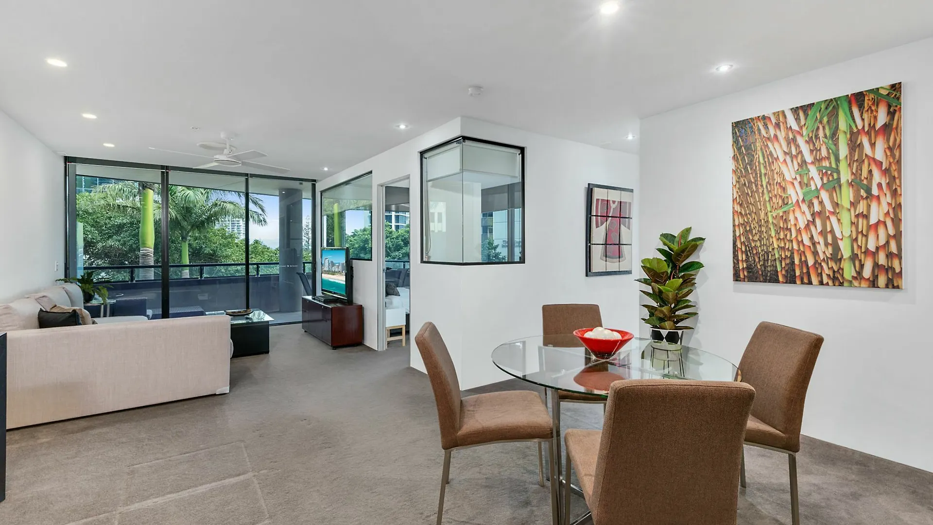 Circle On Cavill - We Accommodate Surfers Paradise Appartamento