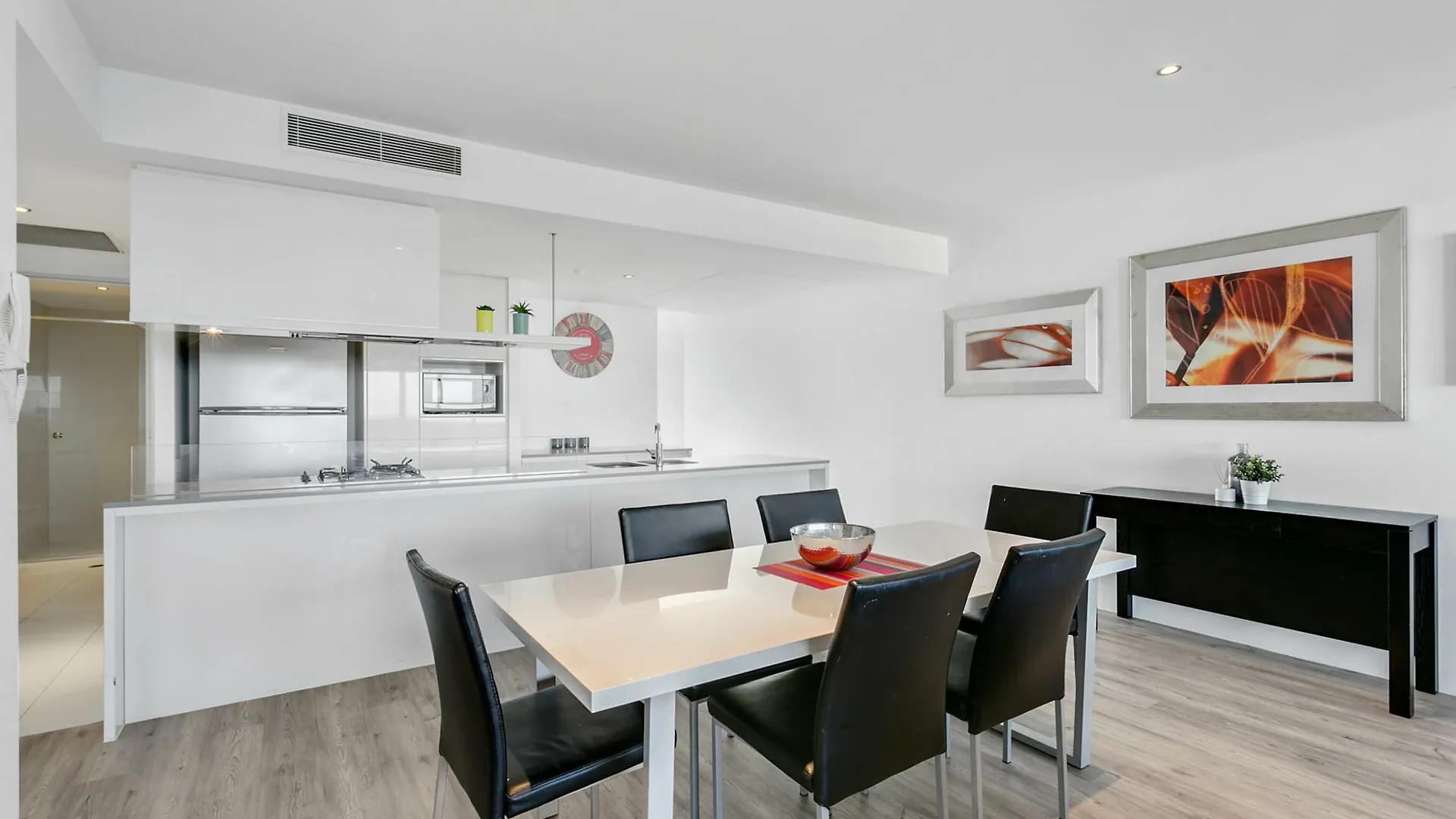 Circle On Cavill - We Accommodate Surfers Paradise