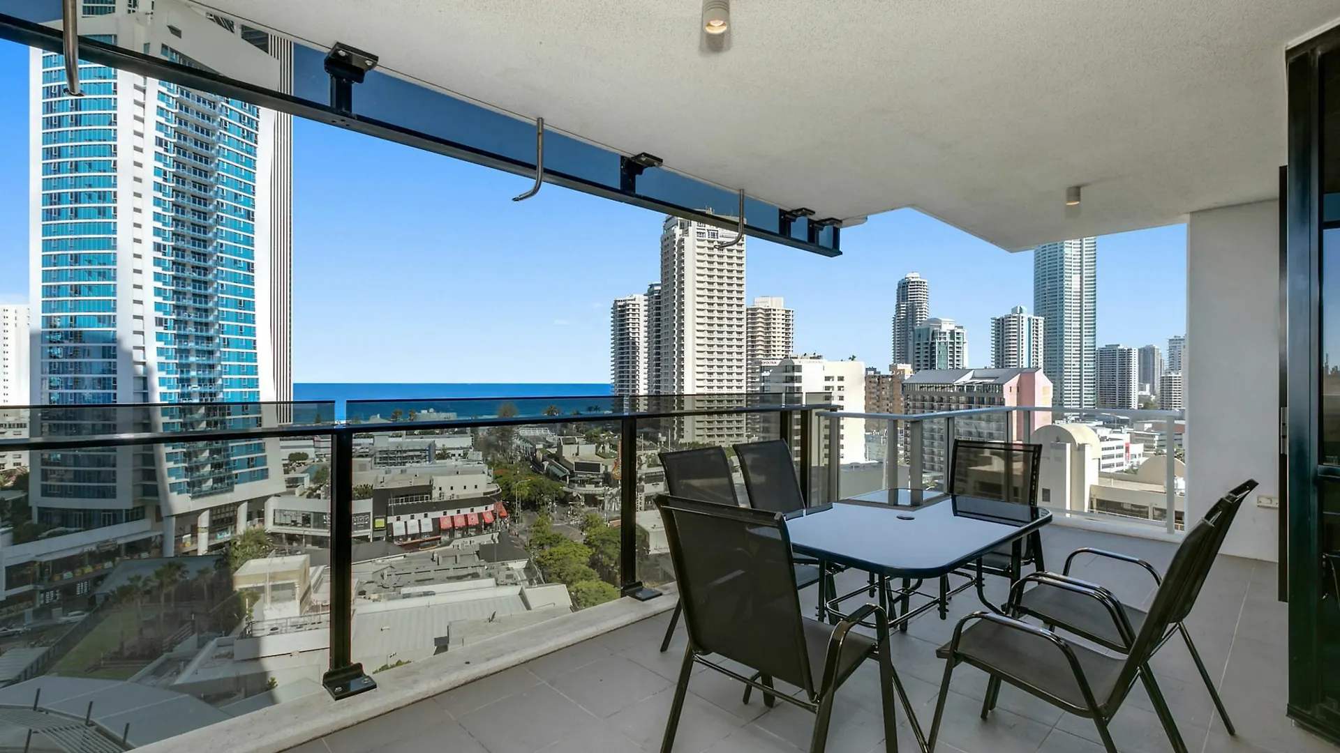 Circle On Cavill - We Accommodate Surfers Paradise 0*,
