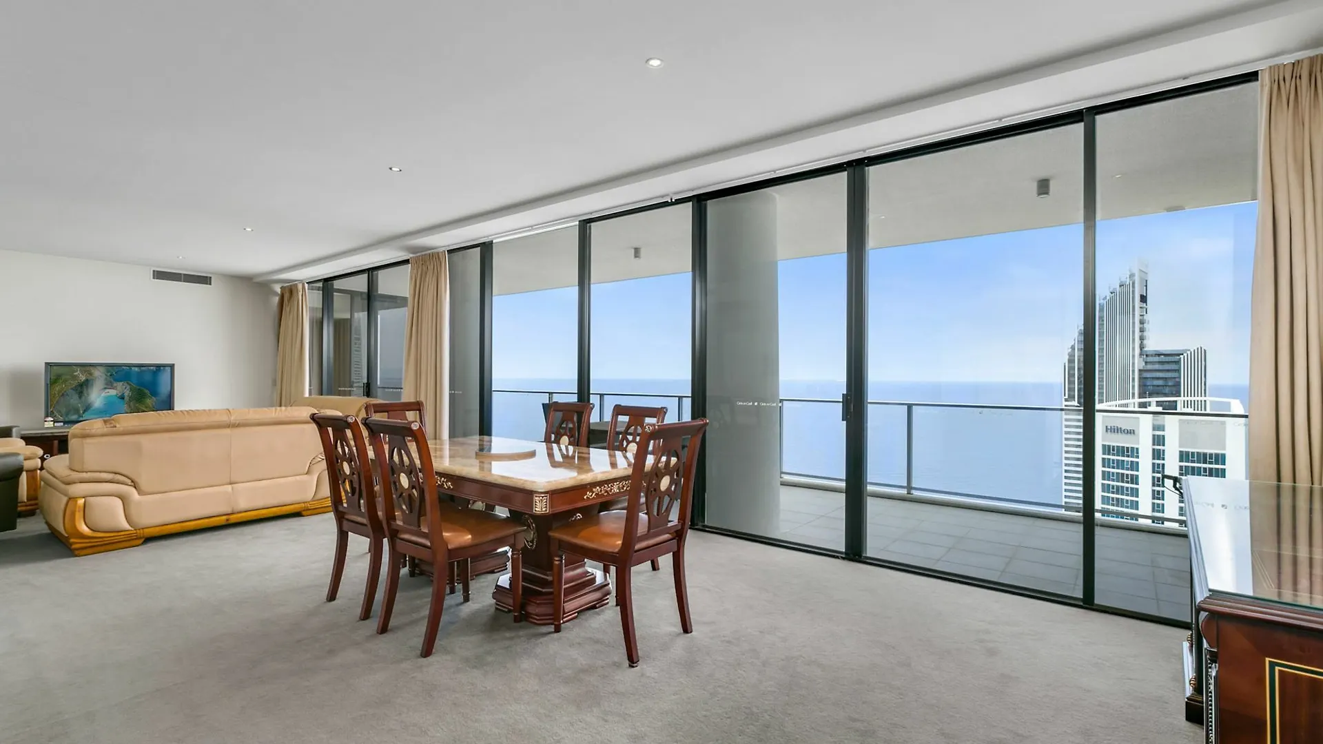 Circle On Cavill - We Accommodate Surfers Paradise