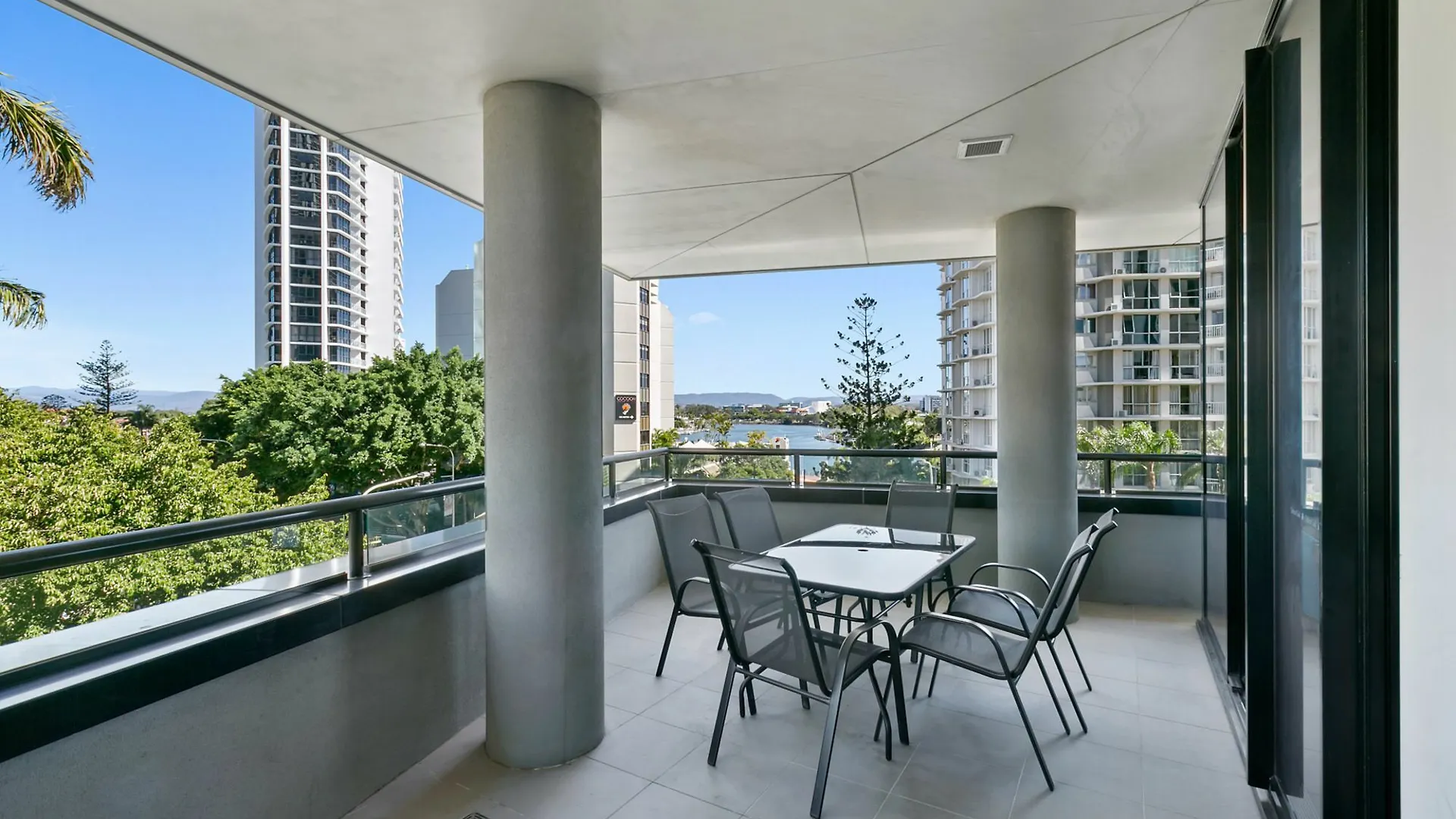 Circle On Cavill - We Accommodate Surfers Paradise Appartamento