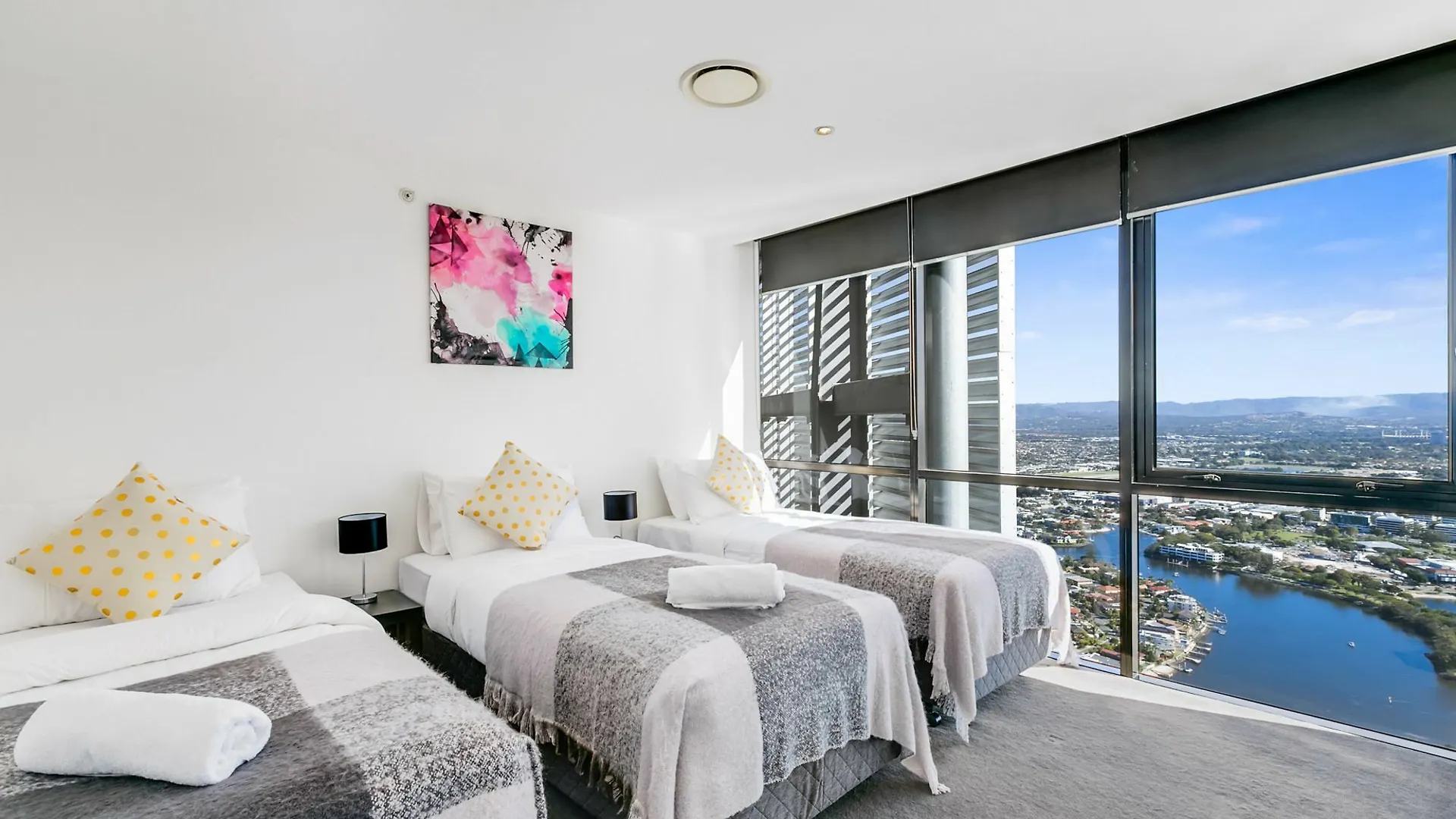 Circle On Cavill - We Accommodate Surfers Paradise