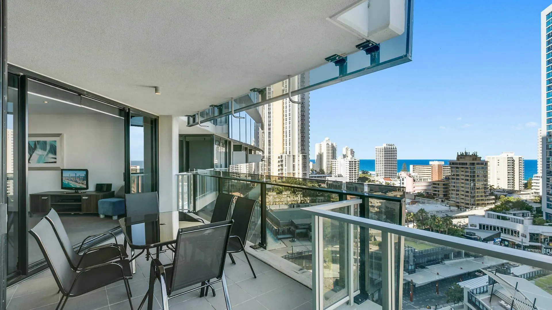Circle On Cavill - We Accommodate Surfers Paradise